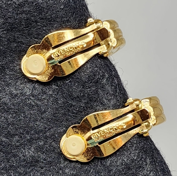 Givenchy Vintage Clip on Earrings - Picture 4 of 15